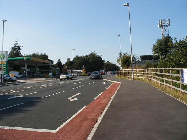 File:Wakefield Road Ossett - Geograph - 982586.jpg