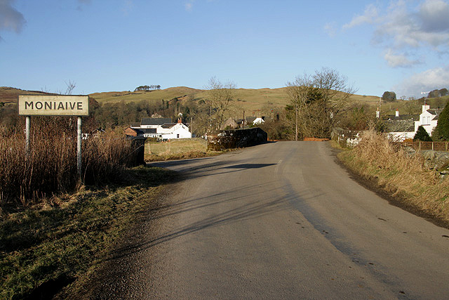 File:Entering Moniaive from the southwest - Geograph - 1706484.jpg