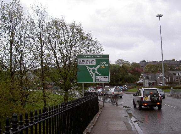File:A90 Bridge Of Dee Roundabout Sign - Coppermine - 2068.jpg