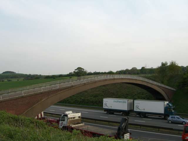 File:Footbridge over the M6 - Geograph - 414387.jpg