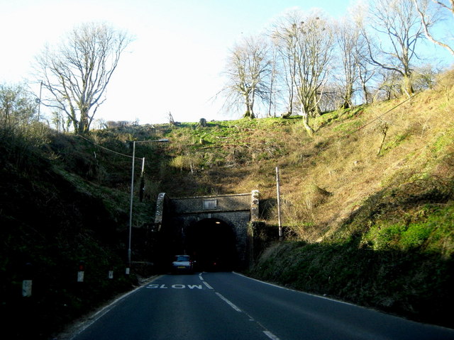 File:Horn Hill Tunnel - Geograph - 1228863.jpg