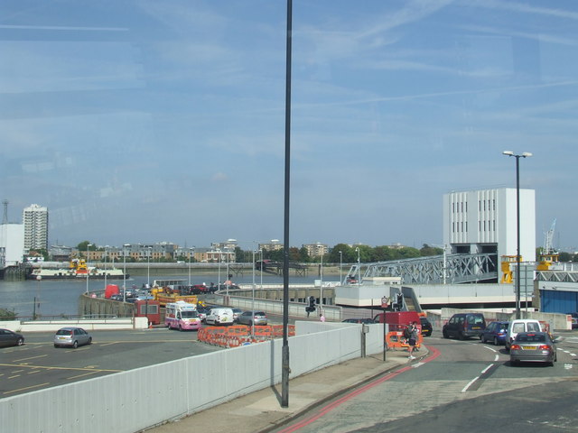 File:Woolwich ferry approach (C) Malc McDonald - Geograph - 2592047.jpg