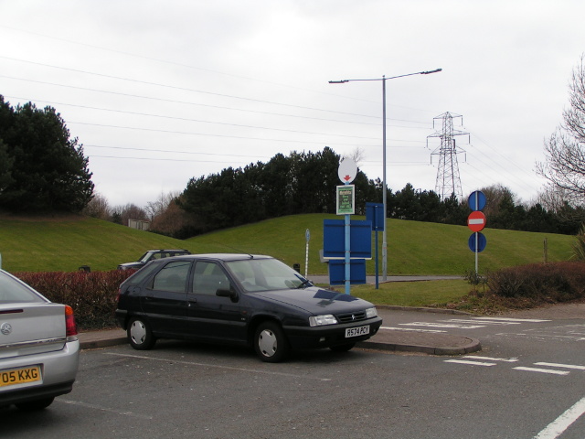 File:Swansea West services parking - Geograph - 1723493.jpg