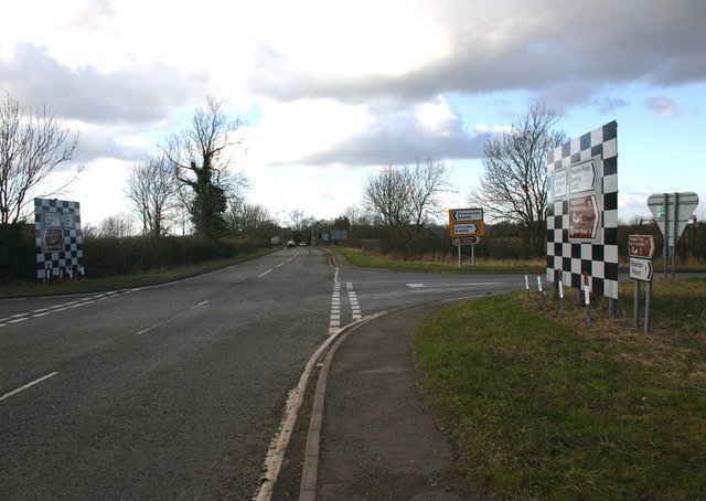 File:Junction of A422 and Fosse Way at Ettington - Geograph - 1702100.jpg