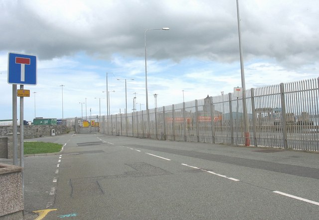 File:The disused end part of the A5 - Geograph - 874125.jpg