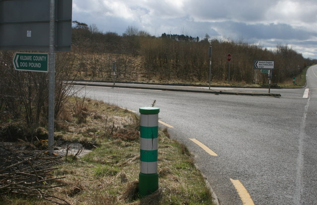 File:Junction definition post, County Kildare - Geograph - 1819467.jpg