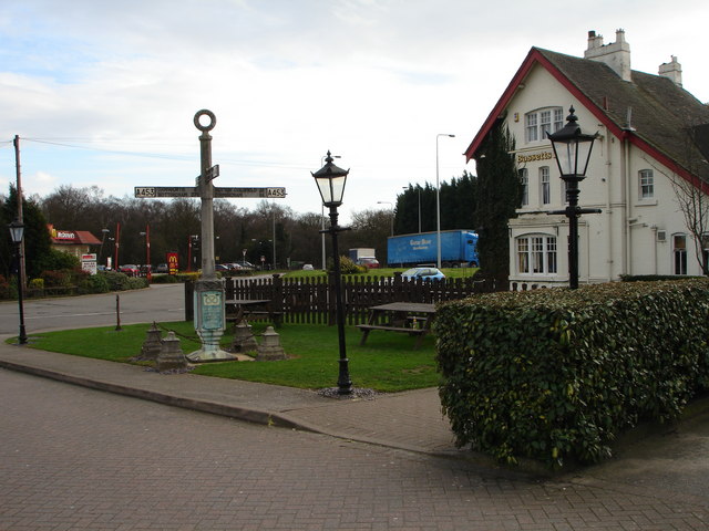 File:Bassetts Pole Public House and signpost - Geograph - 369725.jpg