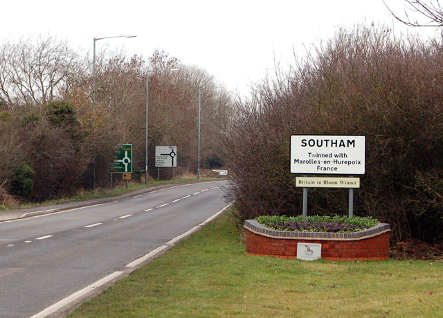File:Entering Southam from the south.jpg