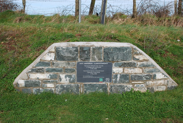 File:Plaque on A497 at Penygroes Chwilog.jpg