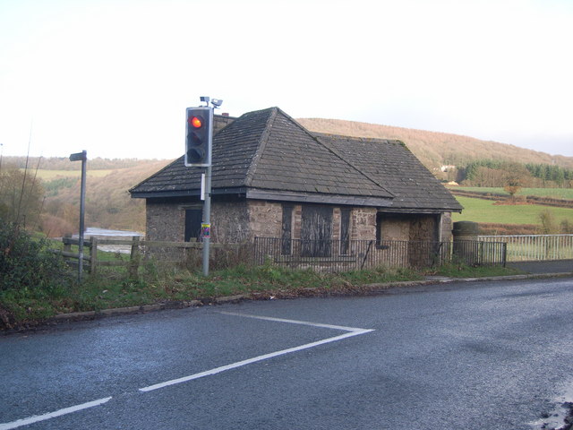 File:Toll House on Bigsweir bridge over the River Wye - Geograph - 625574.jpg