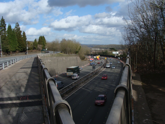 File:M4 motorway going under Christchurch Road - Geograph - 1726672.jpg