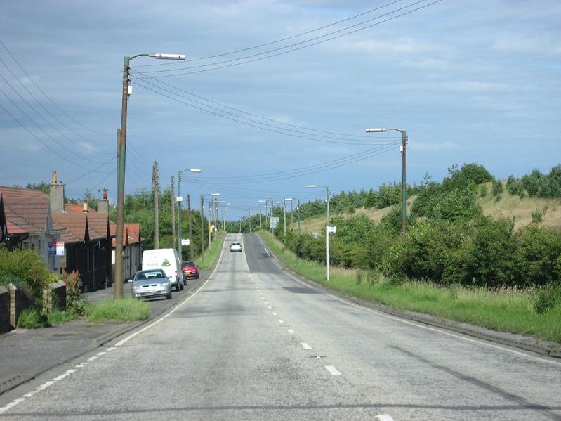 File:Old A8 (B7066) near Shotts junction looking east - Coppermine - 14207.JPG