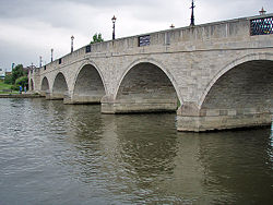 Chertsey Bridge.jpg