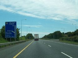 The south-bound carriageway of the M1 at Shamrock Hill - Geograph - 3522188.jpg