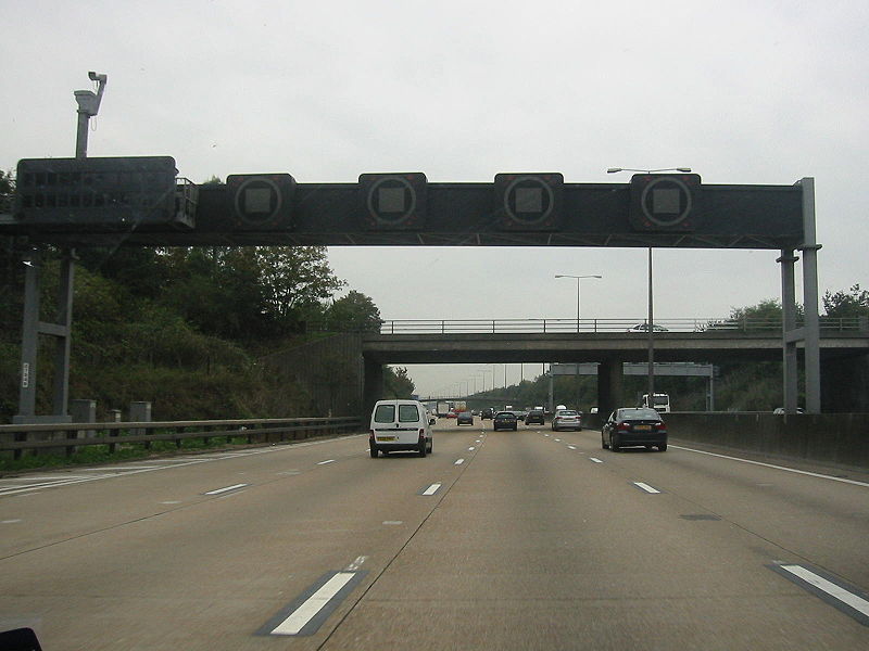 File:M25 MS4 Signs - Coppermine - 15795.jpg