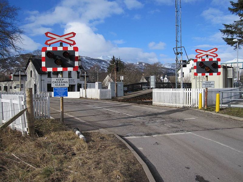 File:Strathcarron level crossing.jpg