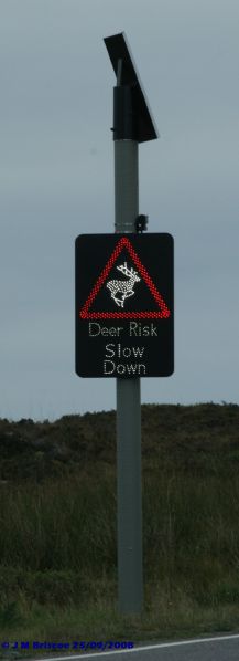 File:Vehicle activated deer warning sign A82 Glencoe - Coppermine - 20128.jpg