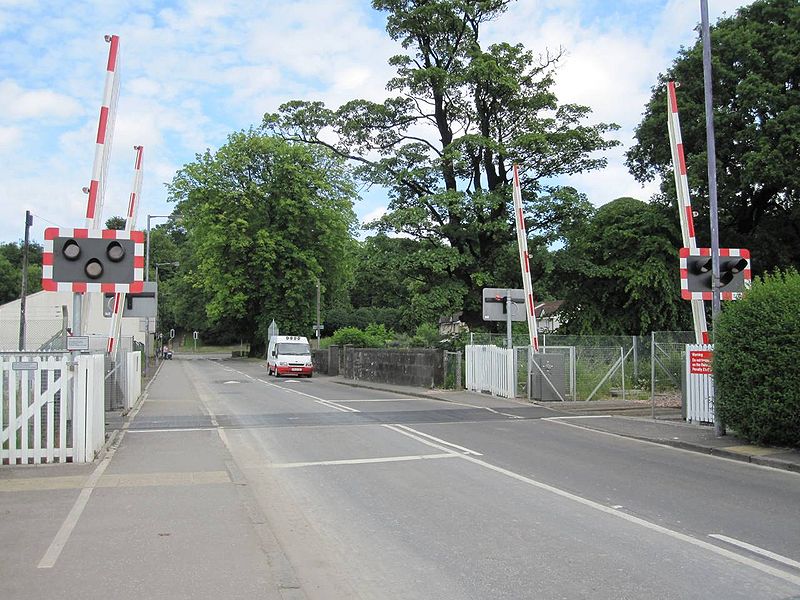 File:Cambus level crossing.jpg