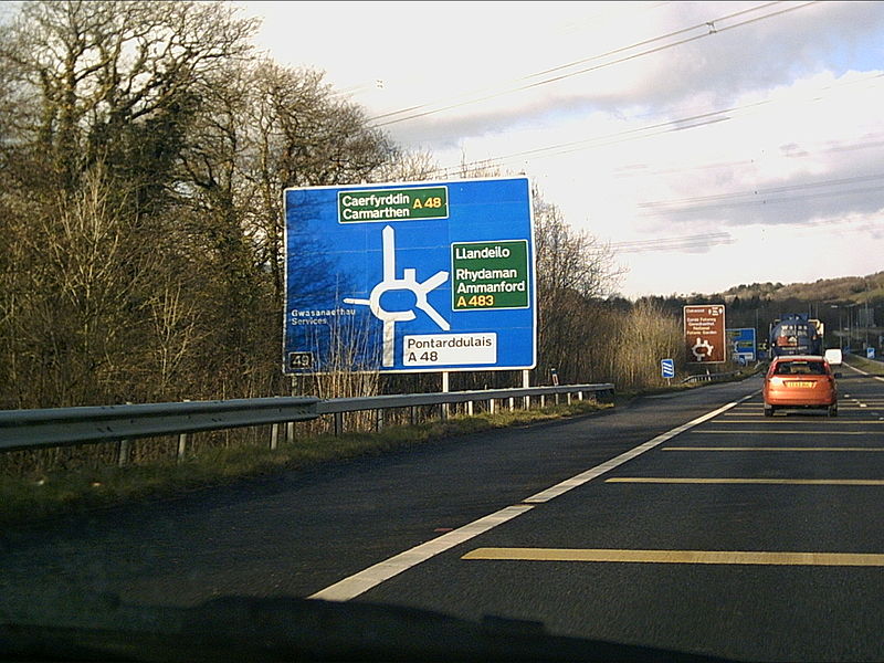 File:J49 End of the M4. A48 from now on to Carmarthen - Coppermine - 4939.jpg