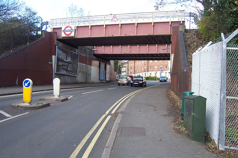 File:A416 Station Road.JPG