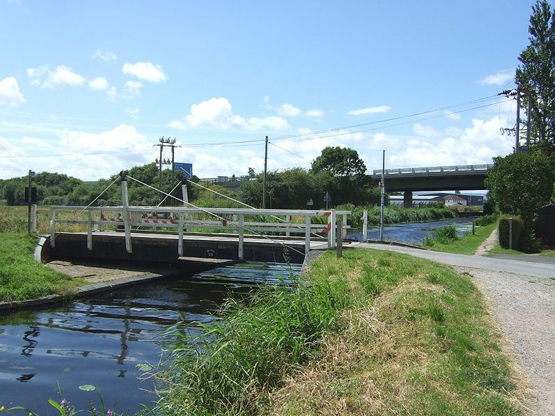 File:Bridgwater Bridges - Coppermine - 19147.jpg