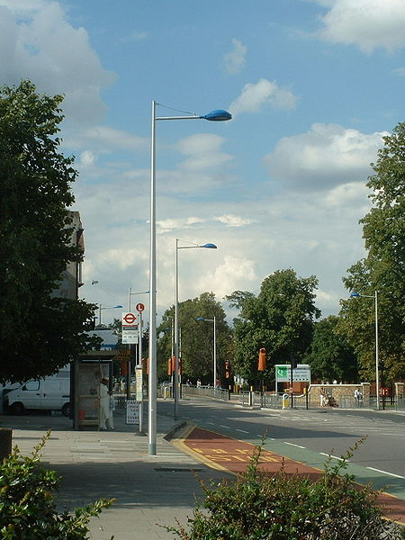 File:Old A11 ("A1199") High Road Woodford Green, Gates Corner - Coppermine - 14930.JPG