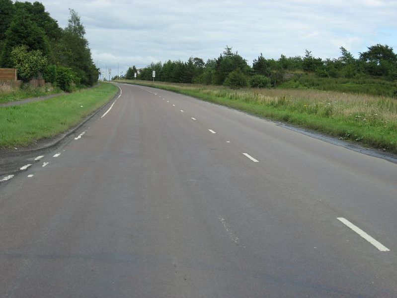 File:Old A8 (B7066) approaching Salsburgh eastbound - Coppermine - 14217.JPG
