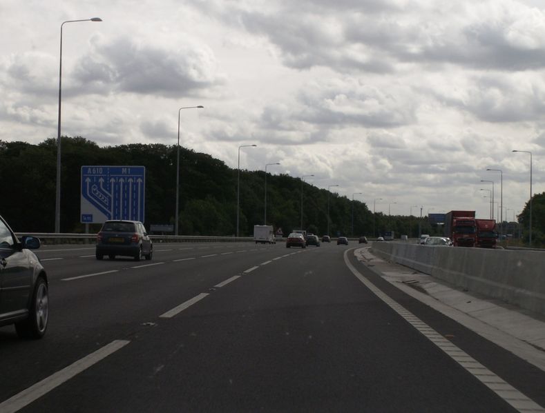 File:M1 J26 lane sign.jpg