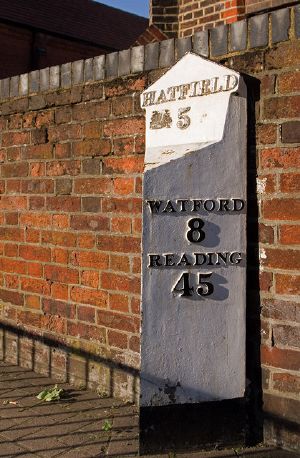 Milepost, Hatfield Road - Geograph - 2705980.jpg