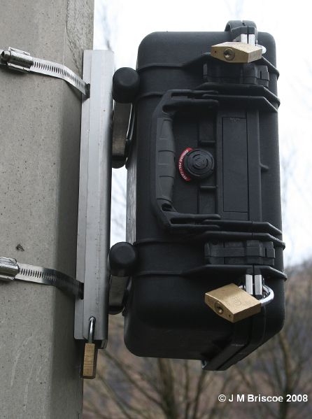 File:Plastic box on lamp-post - Coppermine - 16749.jpg