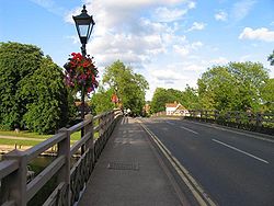 On the Bridge Over the Thames- Goring and Streatley - Geograph - 863.jpg