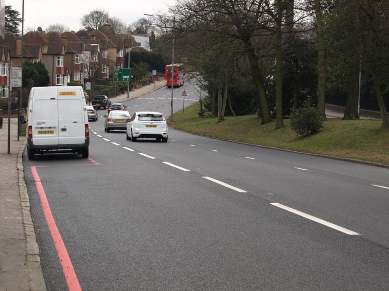 File:A232 on the rise-Shirley Road.jpg
