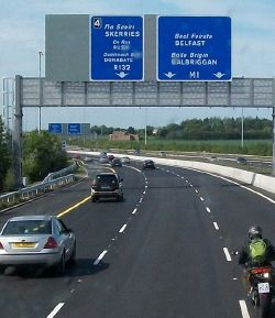 Approaching Junction 4 on the north-bound section of the M1 - Geograph - 3754195.jpg