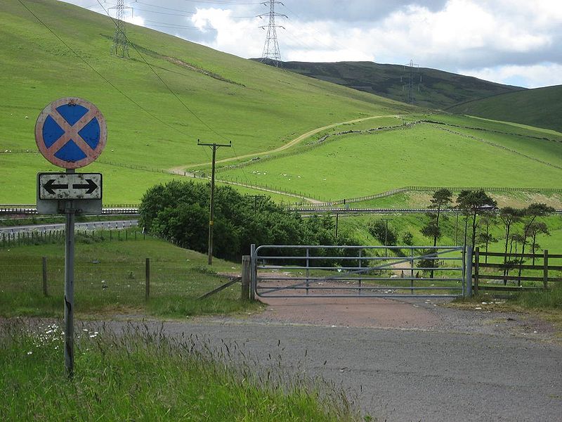 File:Old Clearway sign, old A74 curve, Crawford - Coppermine - 18520.JPG