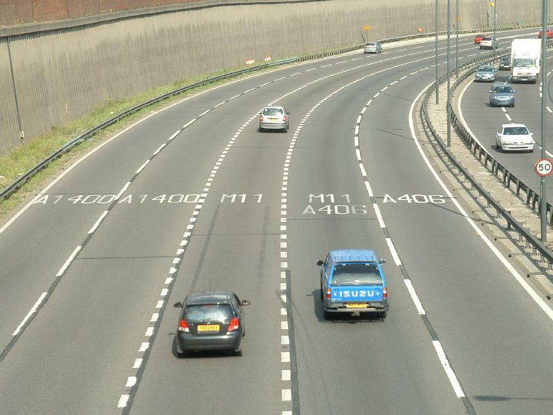 File:A406 Southend Road - Coppermine - 14810.JPG