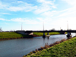 Tattershall Bridge - Geograph - 109597.jpg