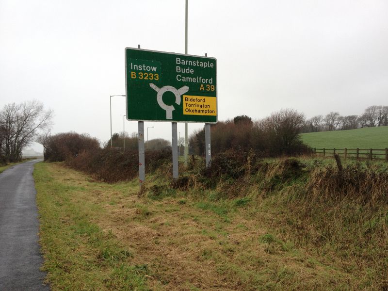File:Old A386 Westleigh roundabout sign.jpg