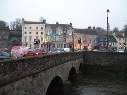 Morning rush hour on Sugar Island Bridge - Geograph - 3382289.jpg