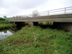 Warning low bridge (C) Peter Holmes - Geograph - 1055812.jpg