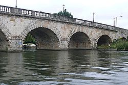 Maidenhead Bridge - Geograph - 948386.jpg