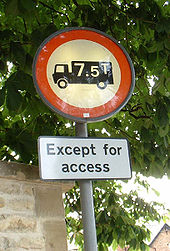 Internally illuminated "Goods Vehicles Weight Limit" sign - Coppermine - 1701.jpg