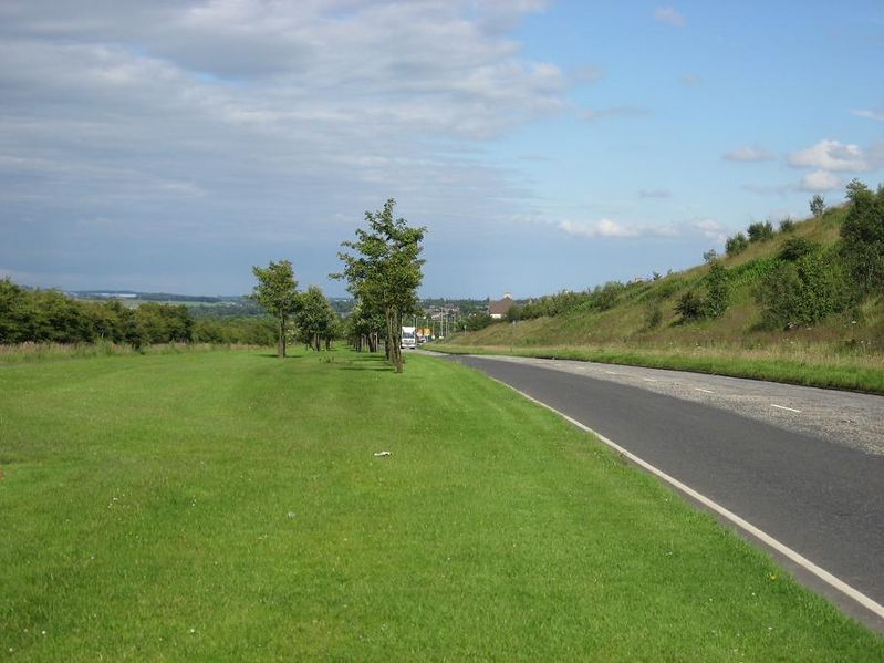 File:Old A8 (B7066) west of Harthill - Coppermine - 14204.JPG
