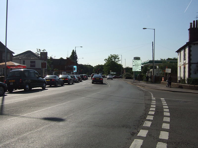 File:A329 approaching Earley Crossroads, with B3350 from Reading - Coppermine - 22380.jpg