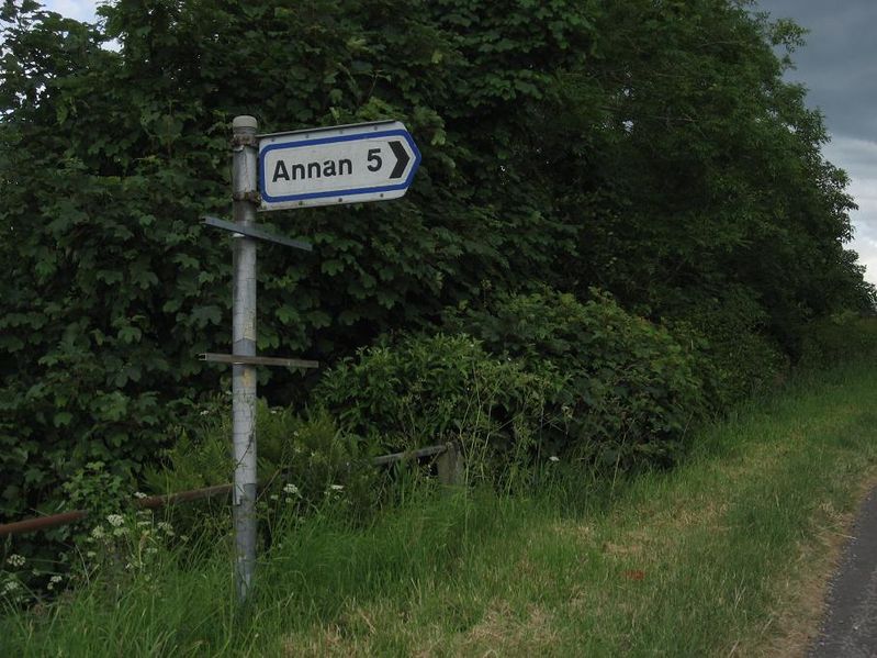 File:Annan Sign, Kirtlebridge - Coppermine - 18477.JPG