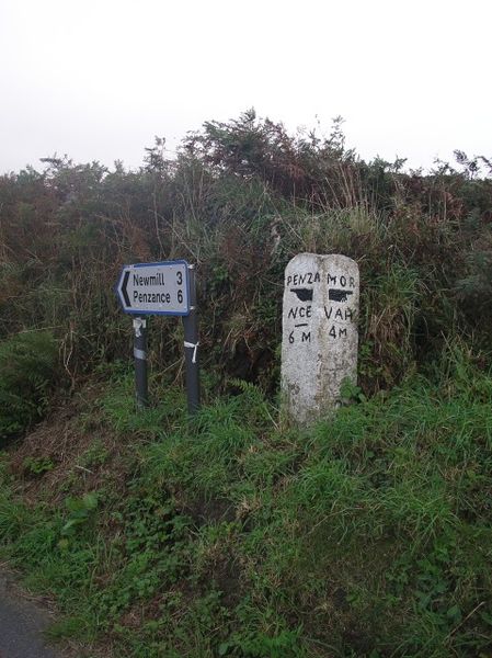 File:Old Mile Post at junction of B3306 and Trewey Hill - Coppermine - 3659.jpg