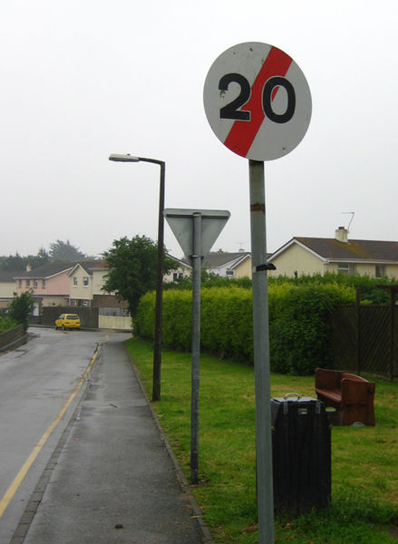 File:Strange speed limit sign, St.Brelade Jersey - Coppermine - 18292.jpg