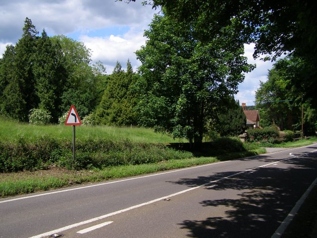 File:B3335 road at Coxs Hill, Twyford - Geograph - 450607.jpg