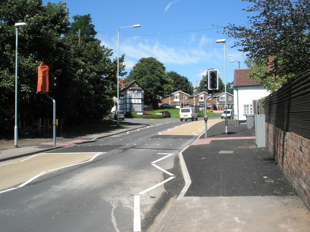 File:New traffic lights on the B4190 - Geograph - 1454852.jpg