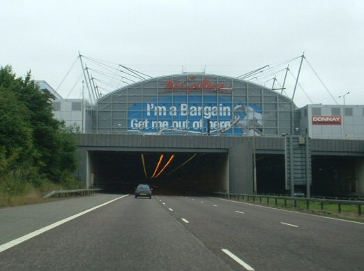 File:Hatfield tunnel entrance northbound - Coppermine - 2554.jpg