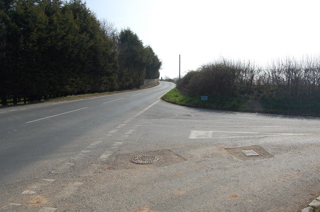 File:Junction of B4024 with B4215 - Geograph - 1217125.jpg